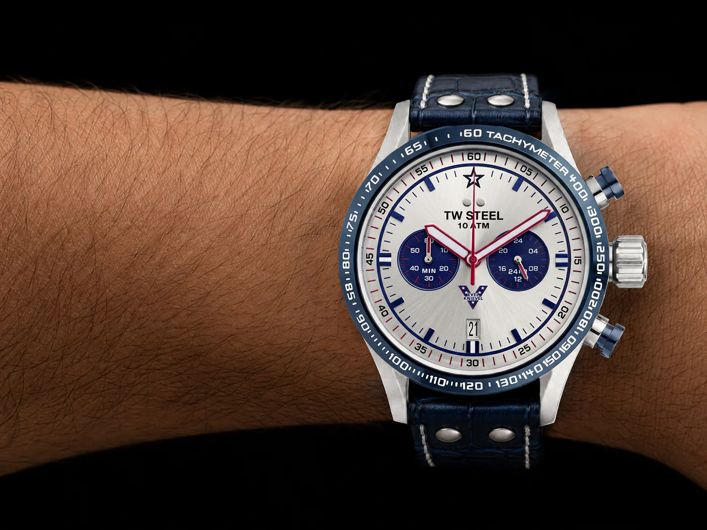 VS136 TWSTEEL SwissBoutique hand VS136-TW_STEEL-SwissBoutique-hand