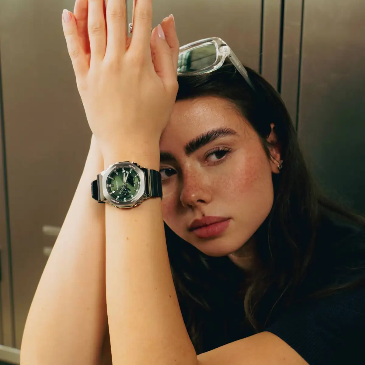 GBM-2100A-1A3ER-casio-hand-2