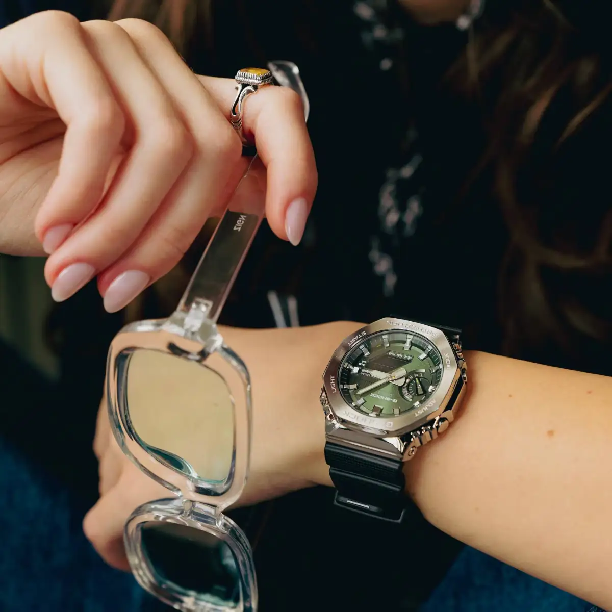 GBM-2100A-1A3ER-casio-hand-3