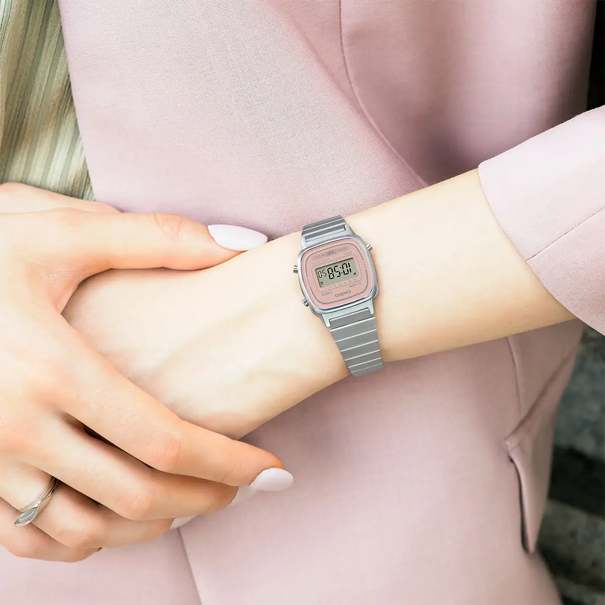 LA670WEA 4A2EF hand casio SwissBoutique LA670WEA-4A2EF-hand-casio-SwissBoutique