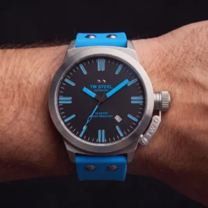 CS130-TW_STEEL-hand-SwissBoutique